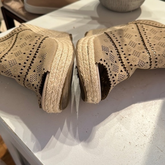 VERY G GLORIA LASER CUT WEDGES - GUC - SIZE 8.5 - Picture 11 of 15